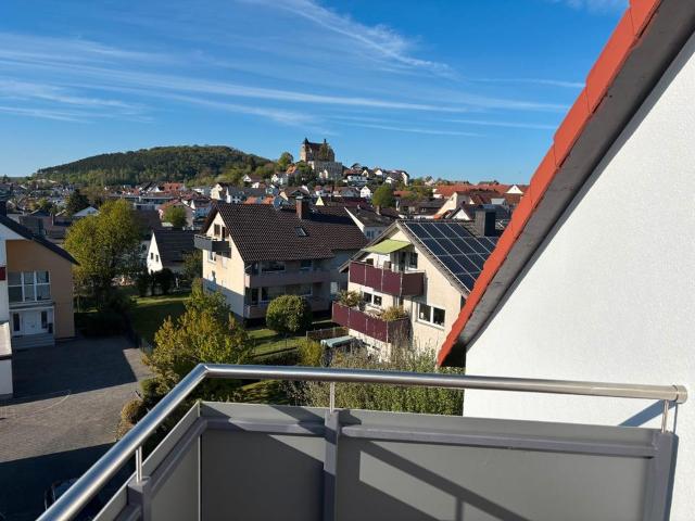 Helles Dachgeschoss mit Sonnenbalkon in Petersberg