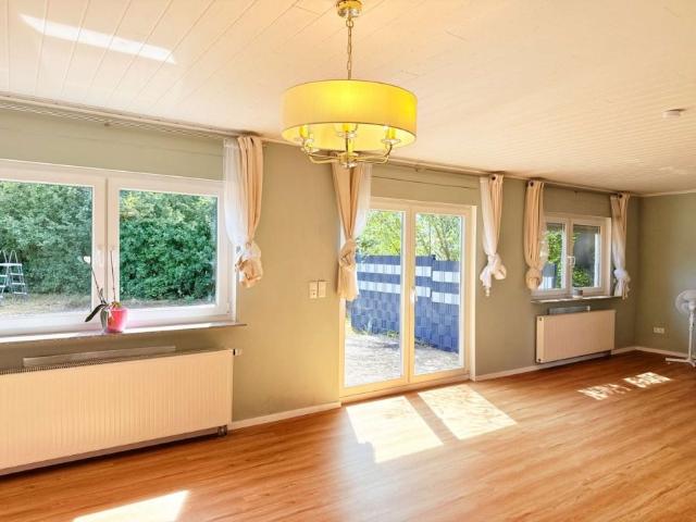 Helles Einfamilienhaus mit Garten und Terrasse zur Miete in Wermertshausen!