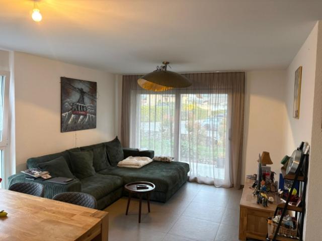Helles Erdgeschoss mit großer Terrasse, Garten und 2 Parkplätzen – Conthey