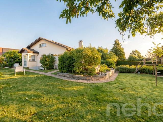 Helles Familienhaus mit Potenzial für Garten und Studio