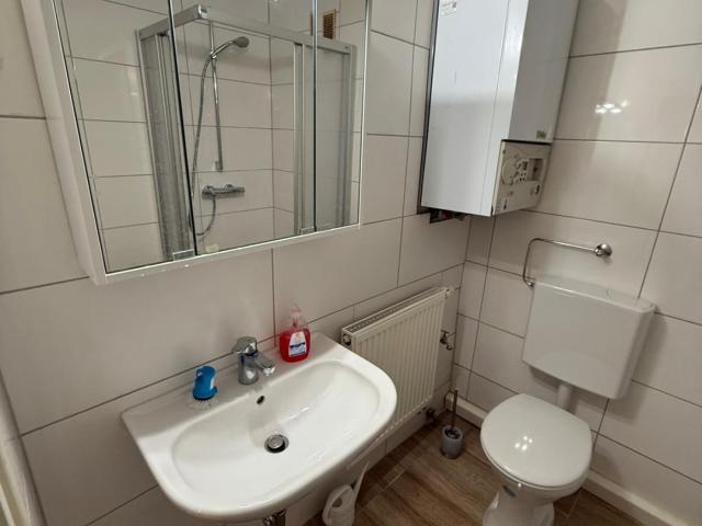 helles freundliches WG Zimmer in männlicher Wohngemeinschaft