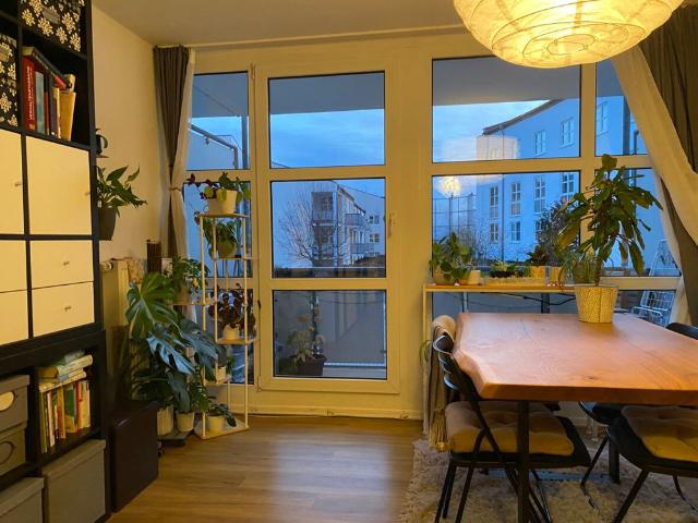 Helles, modernes 1 Zimmer Apartment im Erlanger Studienpark mit Single Küche und Südbalkon