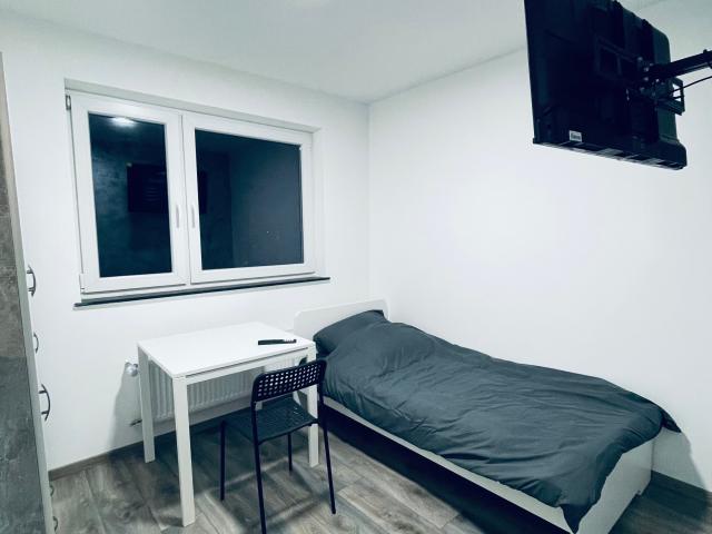 Helles, modernes 4 Zimmer Apartment mit Einzelbetten, Smart TVs & malerischem Blick auf die Felder