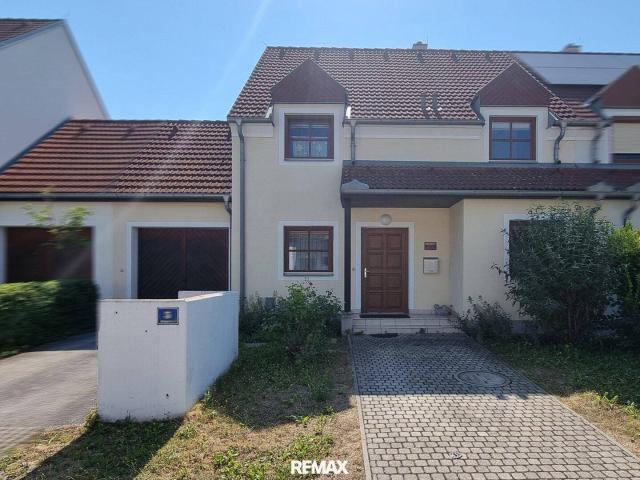 Helles Mietreihenhaus mit Garten und Garage in Markersdorf