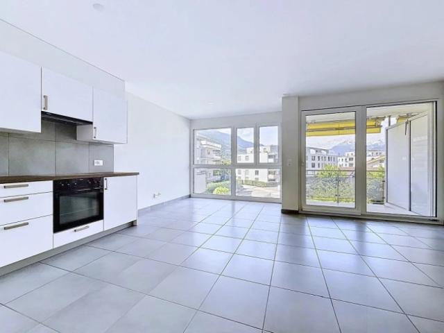 Helles Studio mit großem Balkon in Sion – sofort verfügbar