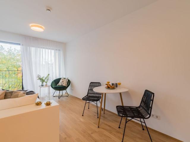 Helles Studio Apartment mit Balkon im Neubau Berlin Friedrichshain