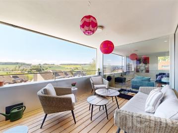 Helles Penthouse Doppelhaus mit ungehinderter Sicht, nur einen Steinwurf vom Bahnhof entfernt