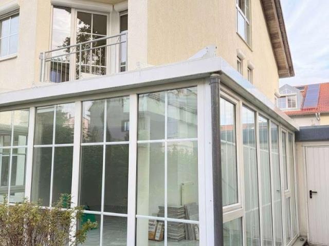 Helles Reiheneckhaus mit 5 Zimmern + Garten und Wintergarten