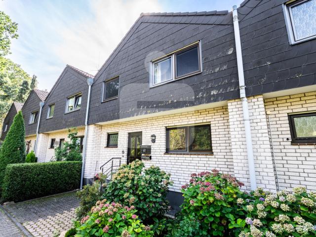 Helles Reihenmittelhaus mit zwei Garagen in ruhiger Lage