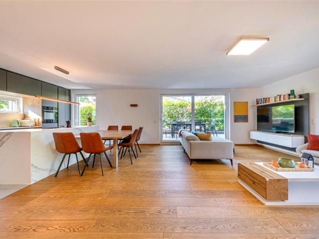 Helles, zeitgenössisches Penthouse mit großer Terrasse