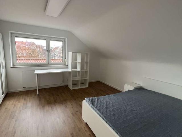 helles/möbliertes Zimmer in 3 er WG in Stuttgart Feuerbach