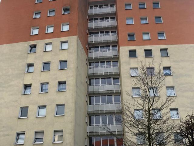 Hello 2 Zimmer Wohnung mit Einbauküche!