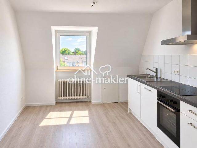 Hello 3 Zi Wohnung im DG mit Einbauküche EBK