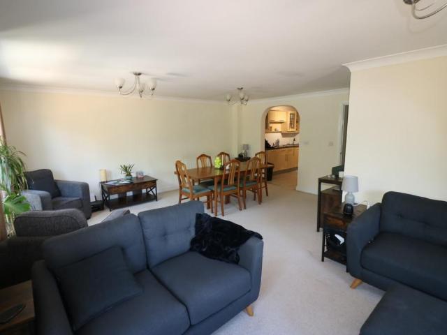Hellyer Close, North Ferriby 2 bed apartment to rent £1,100 pcm £254 pw