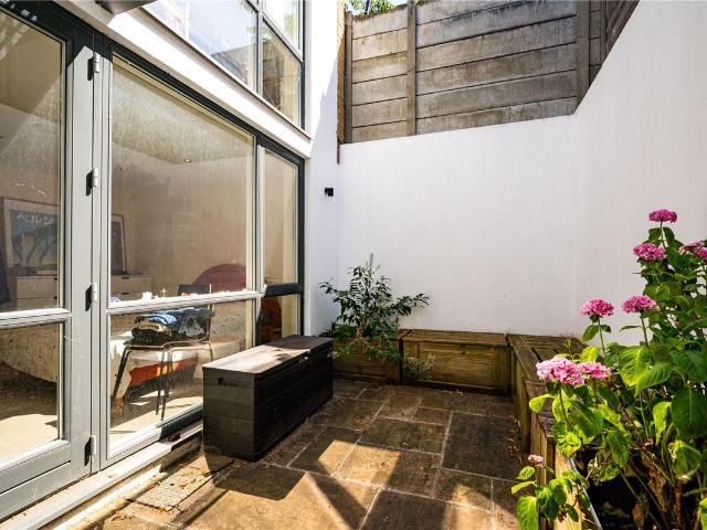 Helmsley Place, London Fields East Side, Hackney E8, 2 bed detached house to rent, £3,000 pcm | PrimeLocation