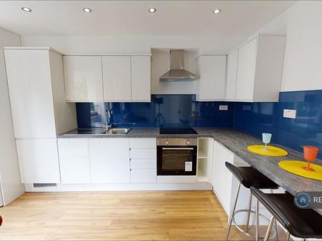 Helston, London, NW1 4 bed flat to rent £4,400 pcm £1,015 pw