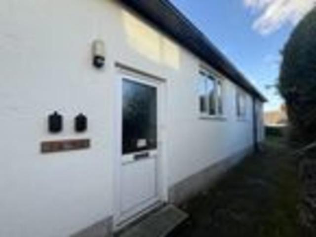 Helston Road, Penryn TR10 1 bed detached bungalow to rent £595 pcm £137 pw