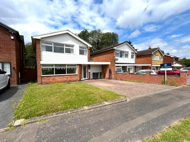 Helston Road, Walsall, West Midlands. 3 bed detached house to rent £1,375 pcm £317 pw