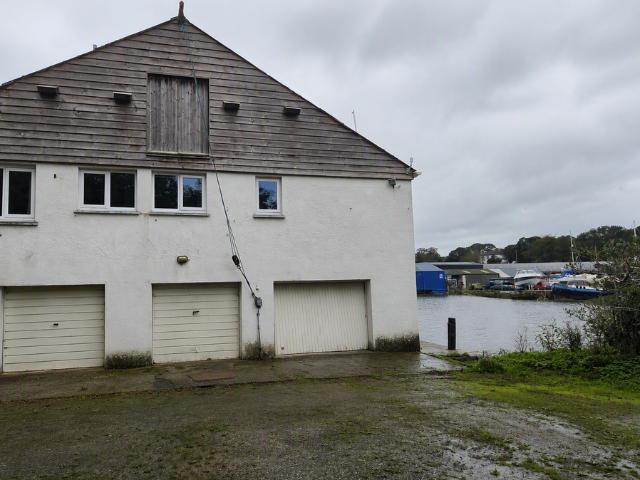 Helston, TR12 2 bed house to rent £900 pcm £208 pw