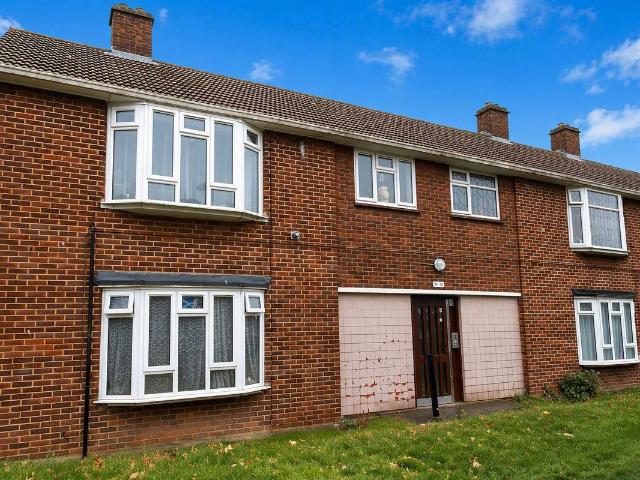 Hepworth Gardens, Barking IG11, 1 bed flat to rent, £1,300 pcm | PrimeLocation