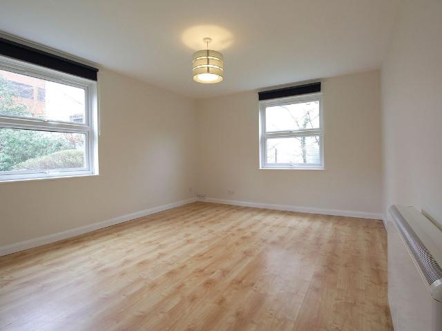 Hepple Close, Isleworth TW7, 3 bed flat to rent, £1,900 pcm | PrimeLocation