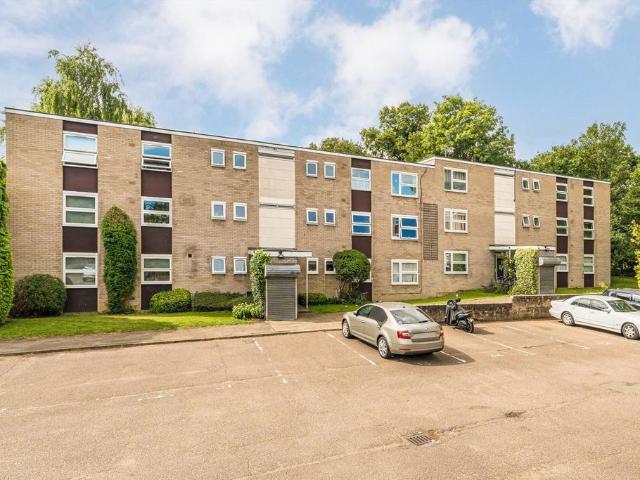 Hepple Close, Isleworth TW7 3 bed flat to rent £1,995 pcm £460 pw