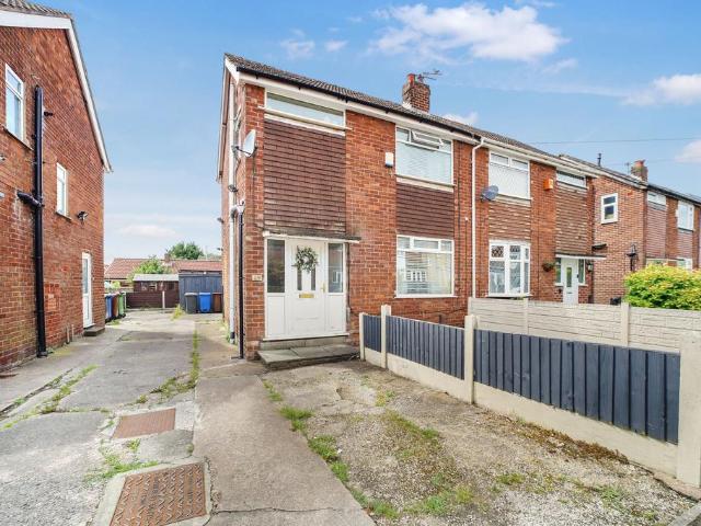 Hertford Drive, Tyldesley, M29 3 bed semi detached house to rent £1,050 pcm £242 pw