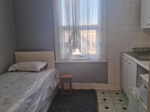 Hertford Road, Enfield 1 bed in a house share to rent £1,275 pcm £294 pw