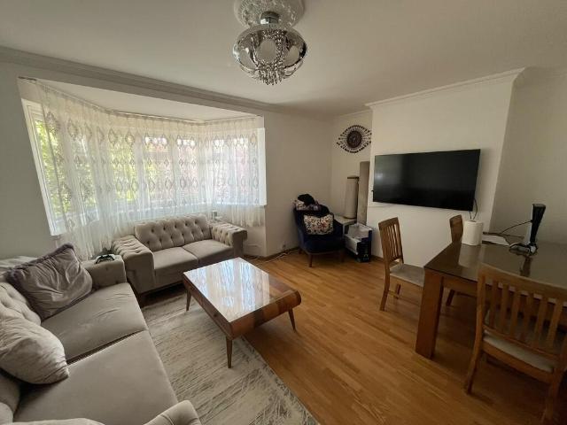 Hertford Road, Enfield EN3 2 bed apartment to rent £2,000 pcm £462 pw