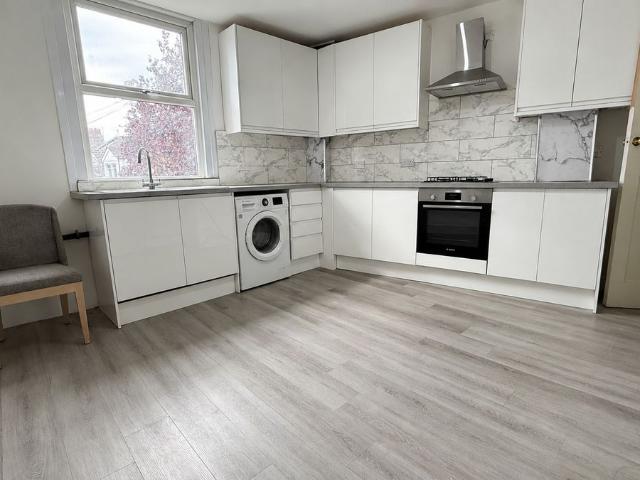 Hertford Road, Enfield EN3, 1 bed flat to rent, £1,500 pcm | PrimeLocation