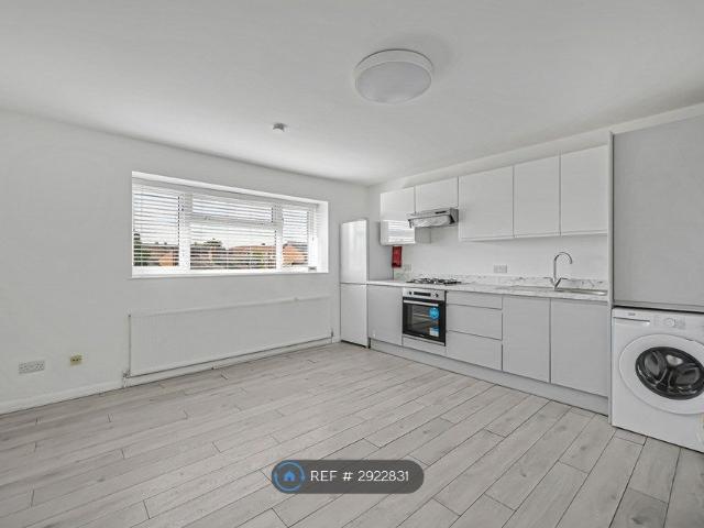 Hertford Road, Enfield EN3, 2 bed flat to rent, £1,800 pcm | PrimeLocation