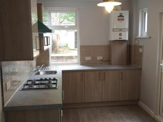 Hertford Road, London N9 2 bed flat to rent £1,700 pcm £392 pw