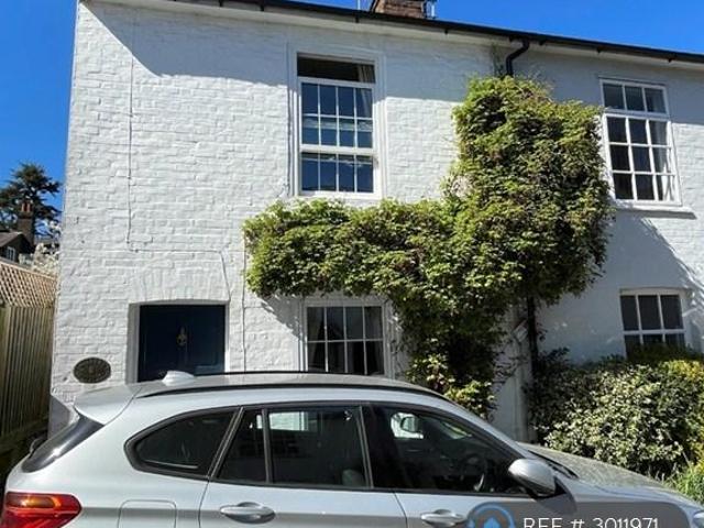 Herts, Berkhamsted, HP4 2 bed end of terrace house to rent £2,250 pcm £519 pw