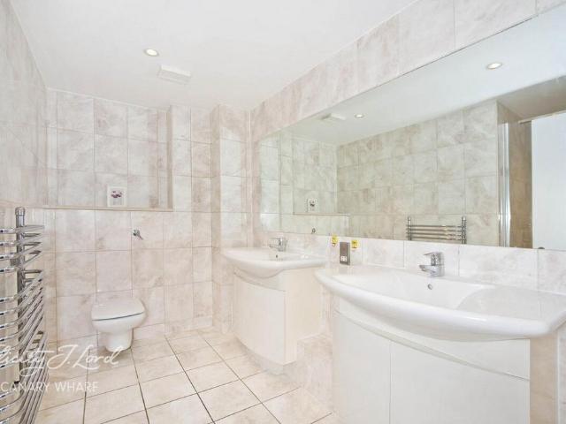 Hertsmere Road, LONDON 2 bed apartment to rent £2,700 pcm £623 pw