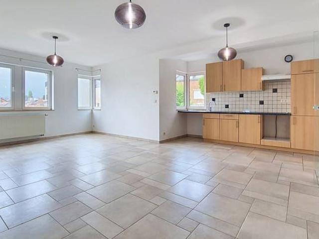 HERVE: APPARTEMENT 2 CHAMBRES AVEC GARAGE ET PETITE TERRASSE