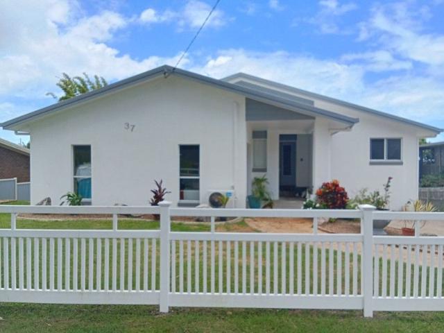 Hervey Bay Gem with Sea views
