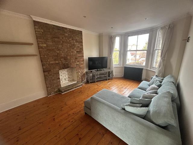 Hervey Road 1 bed flat to rent £1,595 pcm £368 pw