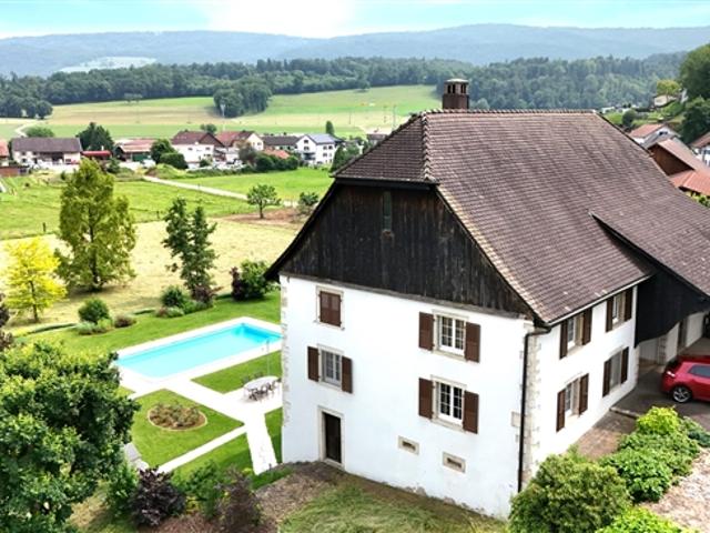 Hervorragend renoviertes Bauernhaus mit 7 Zimmern in Courtedoux