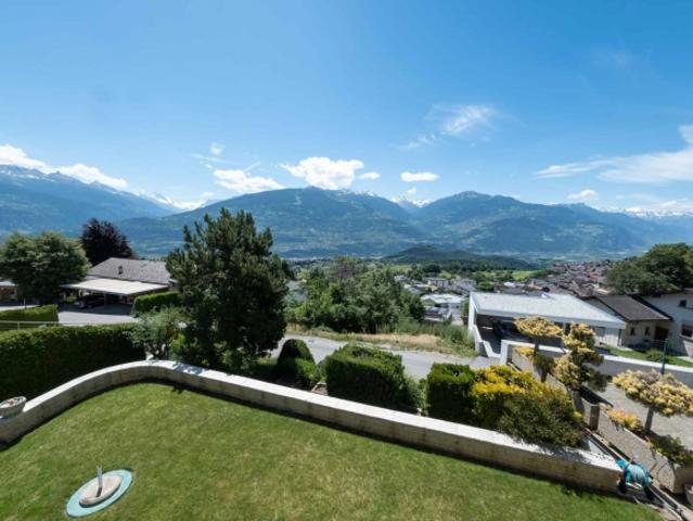Hervorragende außergewöhnliche Villa – Großzügige Räume – Panoramablick