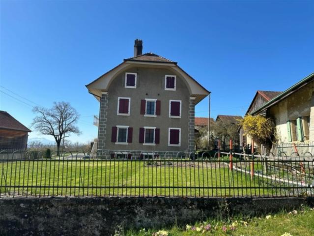 HERVORRAGENDE AUSSICHT! WUNDERSCHÖNES FAMILIENHAUS MIT GROSSEM BEBAUBAREM GARTEN – BRUNNEN