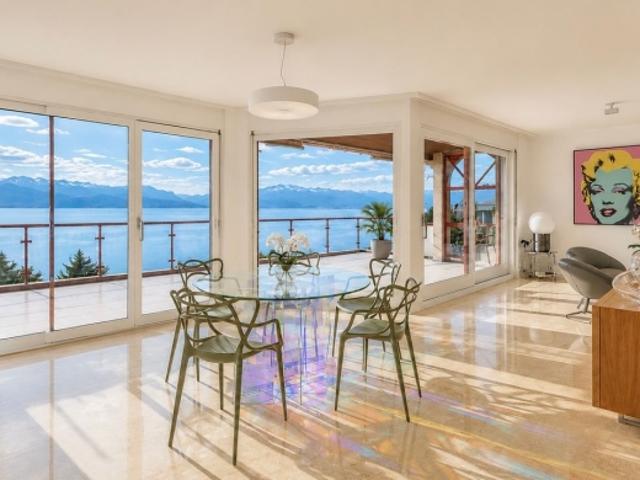 Hervorragende Doppelhaus Terrasse mit atemberaubendem Seeblick