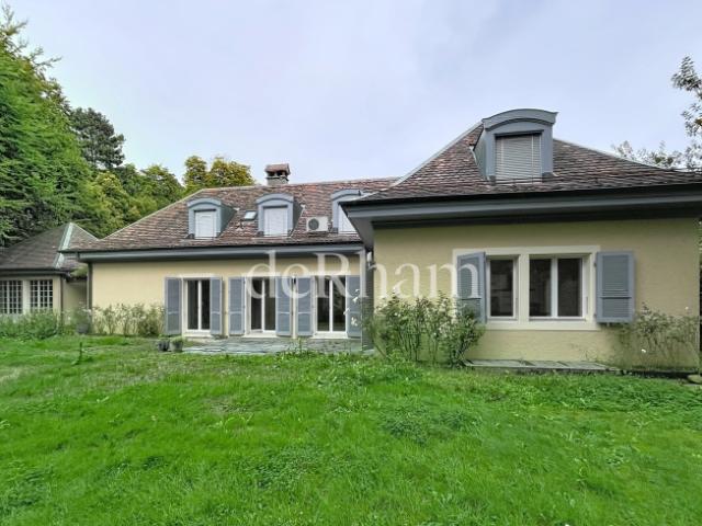 Hervorragende freistehende Villa mit 7,5 Zimmern, nahe allen Annehmlichkeiten