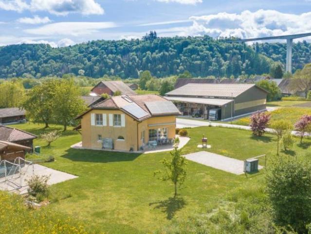 Hervorragende freistehende Villa mit grossem Grundstück