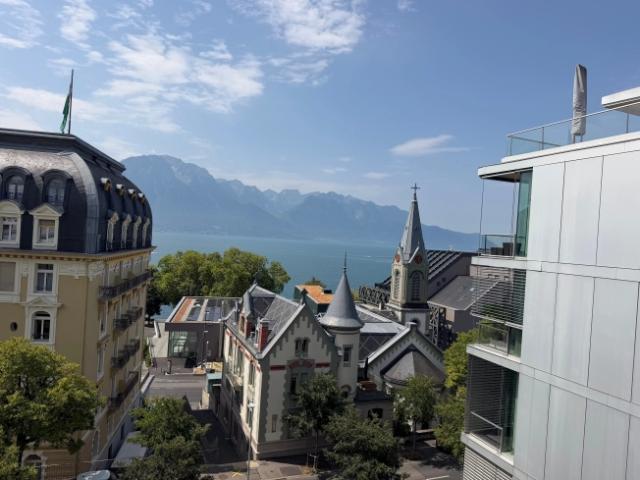 Hervorragende, helle Wohnung, nur einen Steinwurf vom See und dem prestigeträchtigen Montreux Palast entfernt gelegen