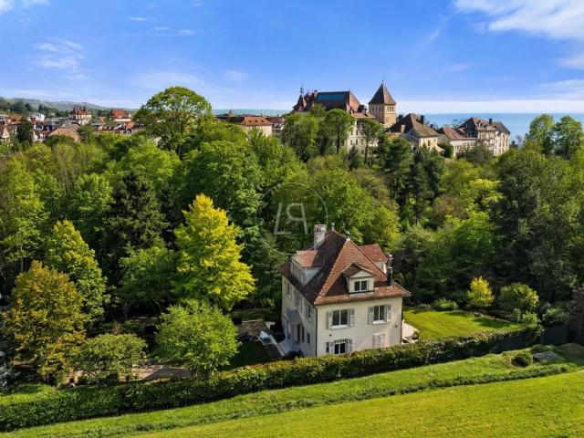 Hervorragende renovierte Immobilie aus dem frühen zwanzigsten Jahrhundert im Herzen von Nyon