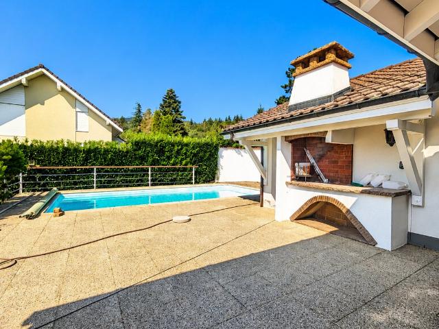 Hervorragende renovierte Villa mit Panoramablick, Schwimmbad und weitläufigem Garten