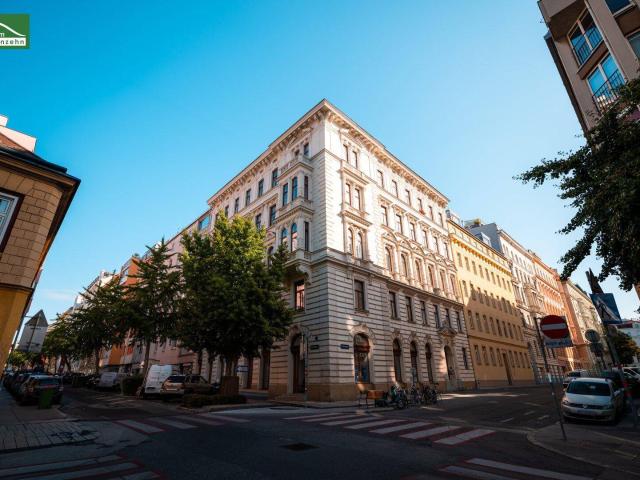 Begehrte Stadtwohnung sanierungsbedürftig im traumhaften Gründerzeithaus Einkaufsmeile Mariahilfer Straße ums Eck U Bahn U3