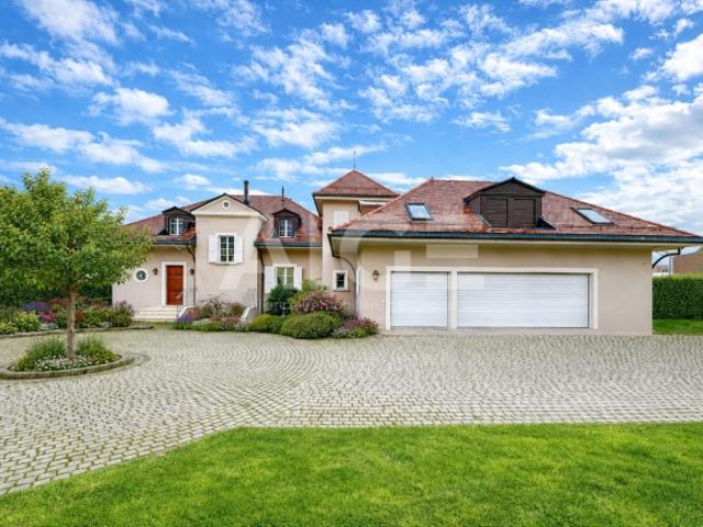 Hervorragende Villa auf einem 2.600 m² großen Grundstück mit 80 m² Nebengebäude