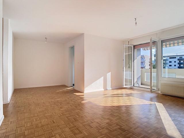 HERVORRAGENDE WOHNUNG KOMPLETT RENOVIERT