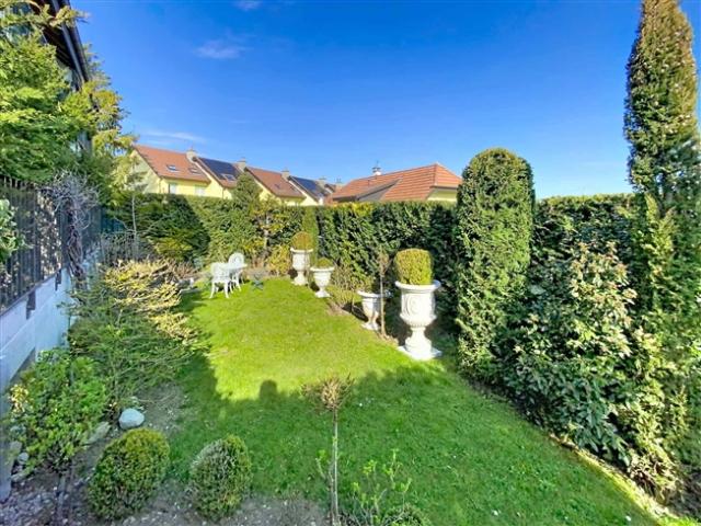 HERVORRAGENDE WOHNUNG MIT GROSSEM GARTEN, TERRASSE UND BLICK AUF DEN SEE UND DIE ALPEN